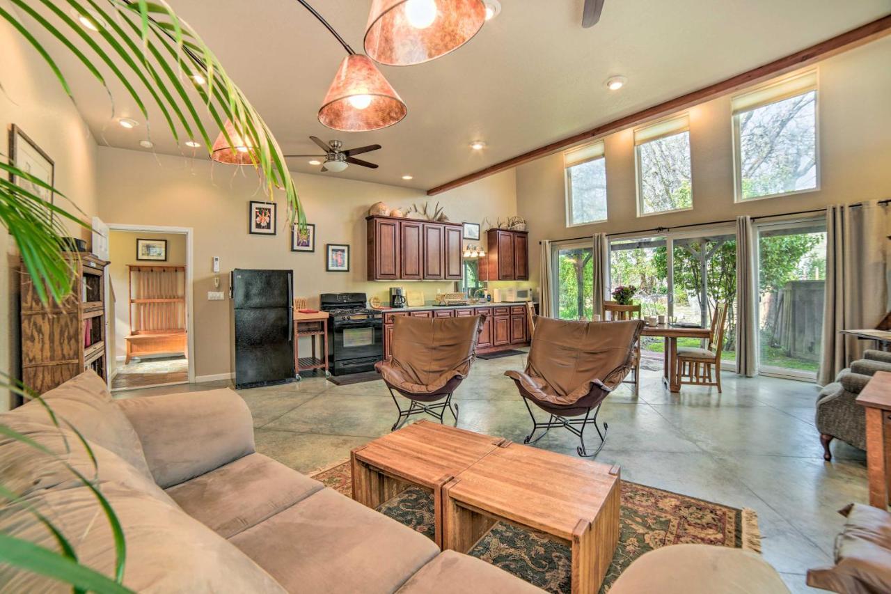 Hilltop Loft Ukiah Vacation Rental! Extérieur photo