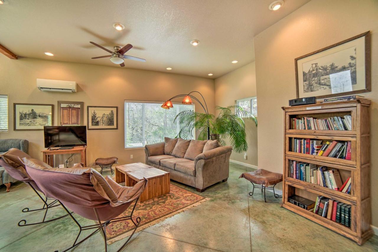 Hilltop Loft Ukiah Vacation Rental! Extérieur photo