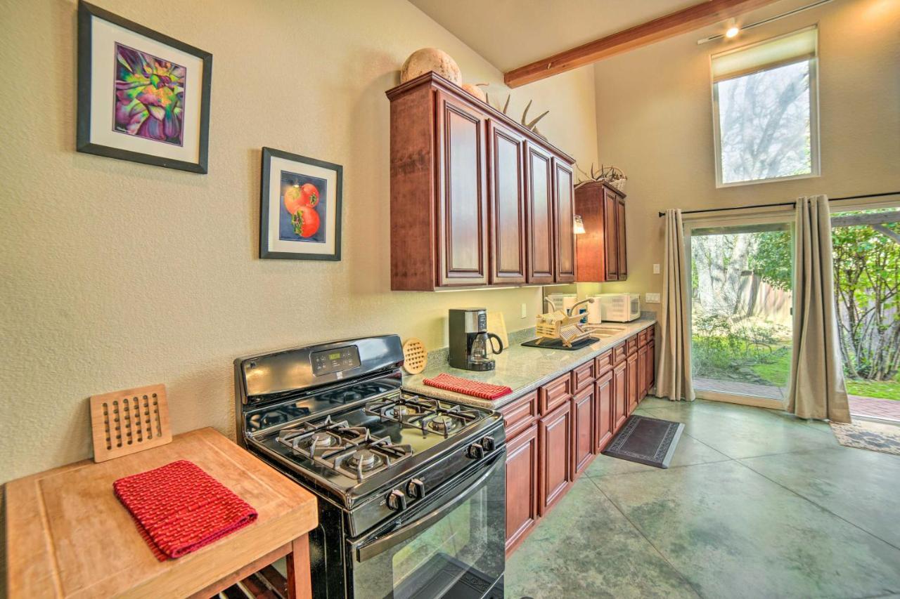 Hilltop Loft Ukiah Vacation Rental! Extérieur photo