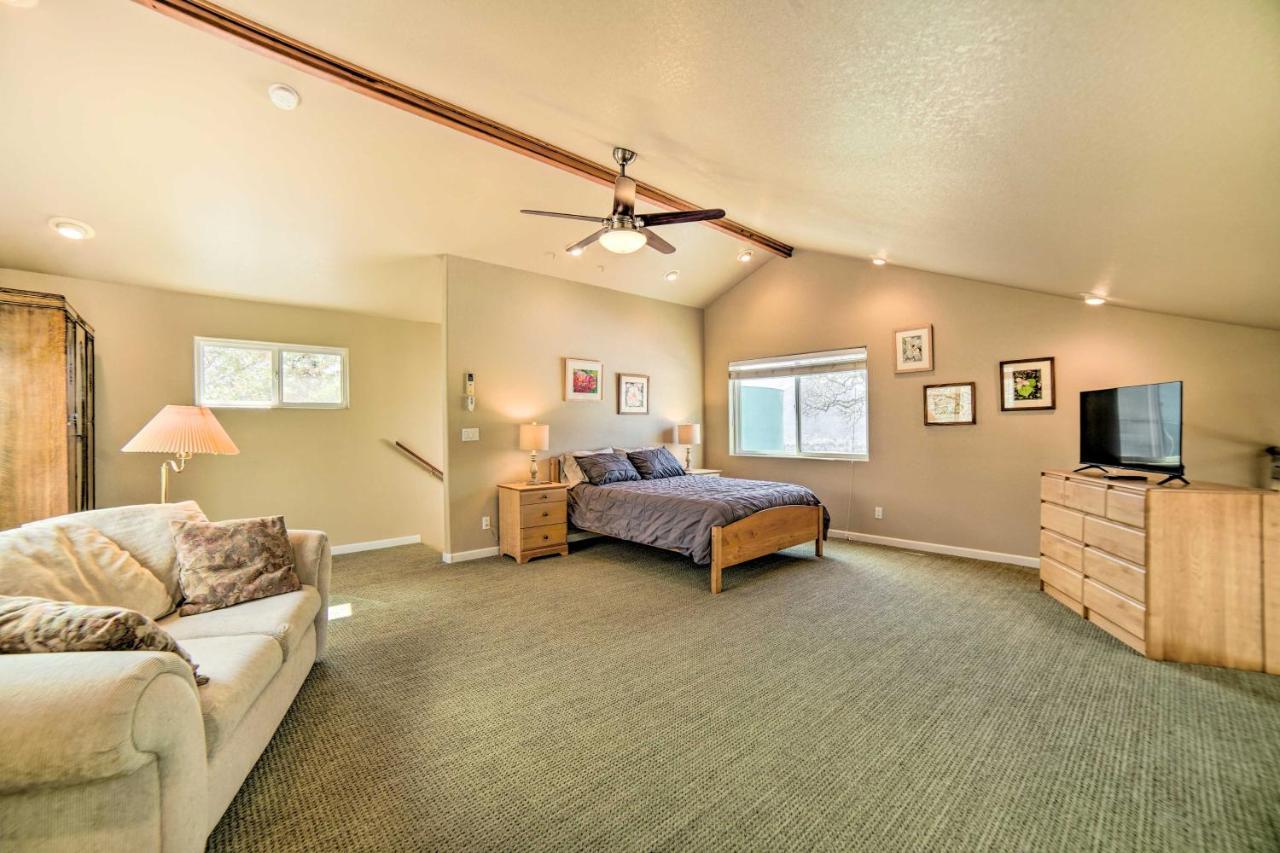 Hilltop Loft Ukiah Vacation Rental! Extérieur photo